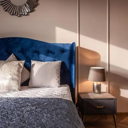 Apartment Kolegialna 8 *
