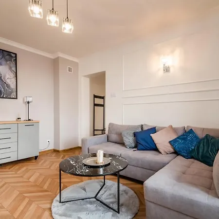 Kolegialna 8 Apartment