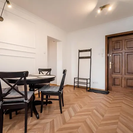 Kolegialna 8 * Płock