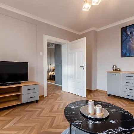 Kolegialna 8 * Płock