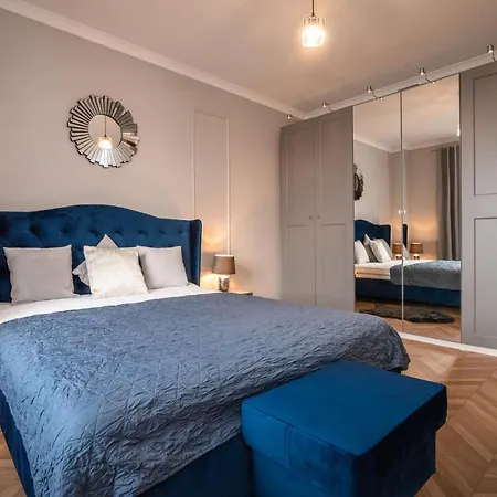 Kolegialna 8 Lägenhet Płock