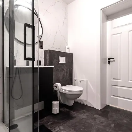 Apartment Kolegialna 8 *