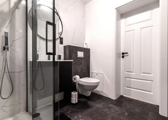 Apartment Kolegialna 8 *